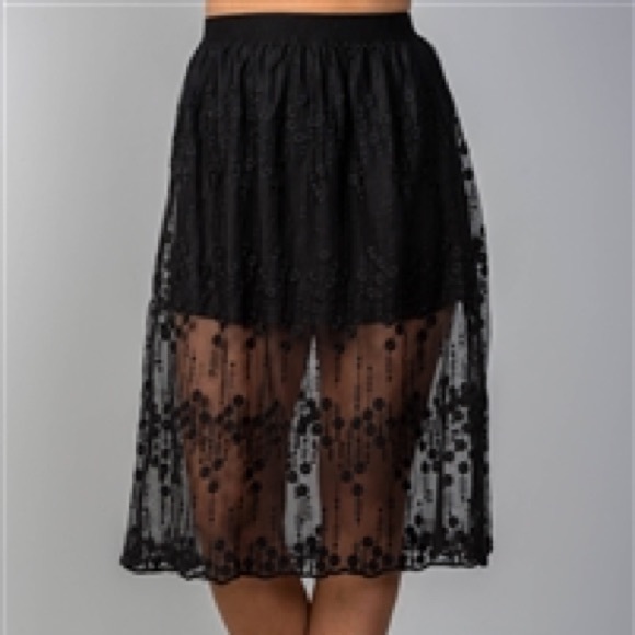 Dresses & Skirts - 💥SALES💥BOHO BLACK ELASTIC WAIST LINED LACE SKIRT